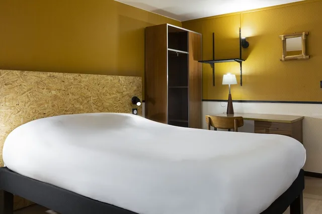 Pop, Double Bed، Greet Hotel Villeneuve La Garenne 9/10