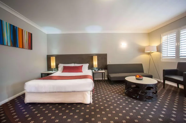 غرفة سوبيريور بسرير فردي، Ramada Hotel & Suites by Wyndham Sydney Cabramatta 1/1
