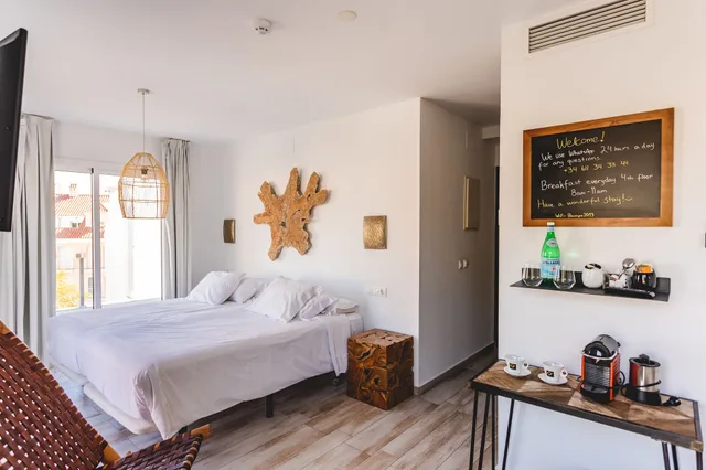 Family Suite, Deluxe, King Bed, Boutique X 2/9