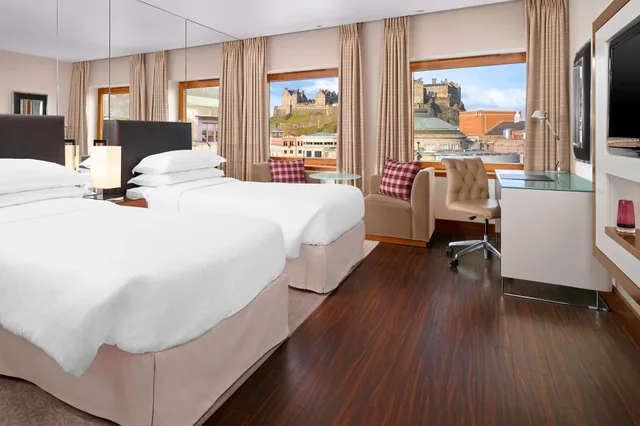 غرفة كلوب بسريرين منفصلين بإطلالة، Sheraton Grand Hotel And Spa 2/7