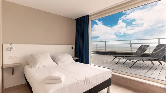 Unique, Penthouse, 2 Bunk Beds, 3 Double Beds, Panoramic Sea View، Holiday Suites Blankenberge 6/10