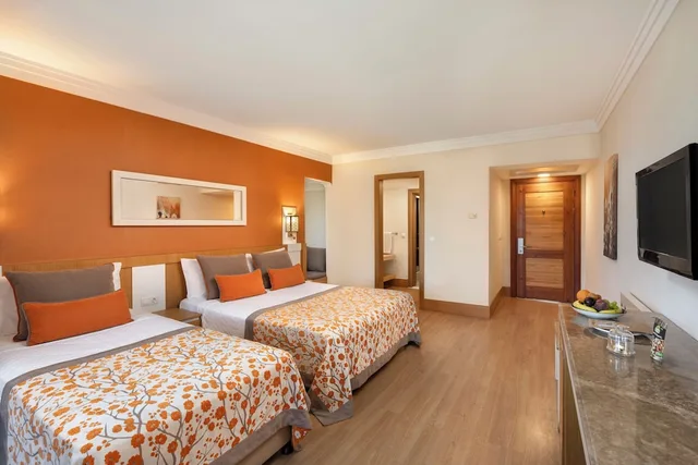 غرفة قياسية ثلاثية بسرير مزدوج وسرير فردي، Limak Limra Hotel & Resort 2/10
