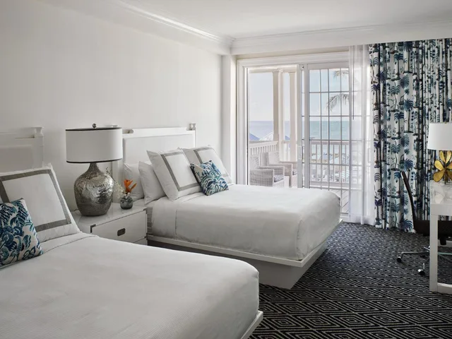 1 Bedroom, Suite, 2 Queen Beds, Ocean Front, Sofa, Balcony, Kitchenette, Isla Bella Beach Resort 1/3