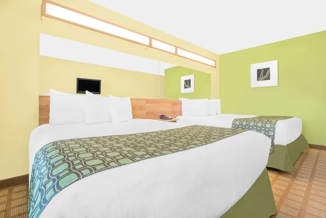 غرفة بسريرين كوين لذوي الإعاقة، Microtel Inn Suites By Wyndham Tuscumbia Muscle Shoals 7/10