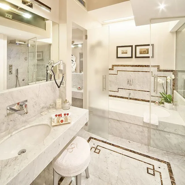 جناح رئاسي بسرير فردي بشرفة مع أريكة بجاكوزي، Trevi Palace Luxury Inn 8/9