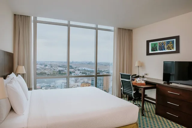 غرفة بسرير كينج بإطلالة على المدينة، Courtyard By Marriott Guayaquil 2/7