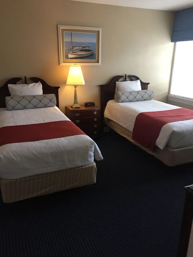 غرفة قياسية بسريرين منفصلين وسرير كينج بـ3 غرف نوم مع أريكة، Club Wyndham Newport Onshore 3/10