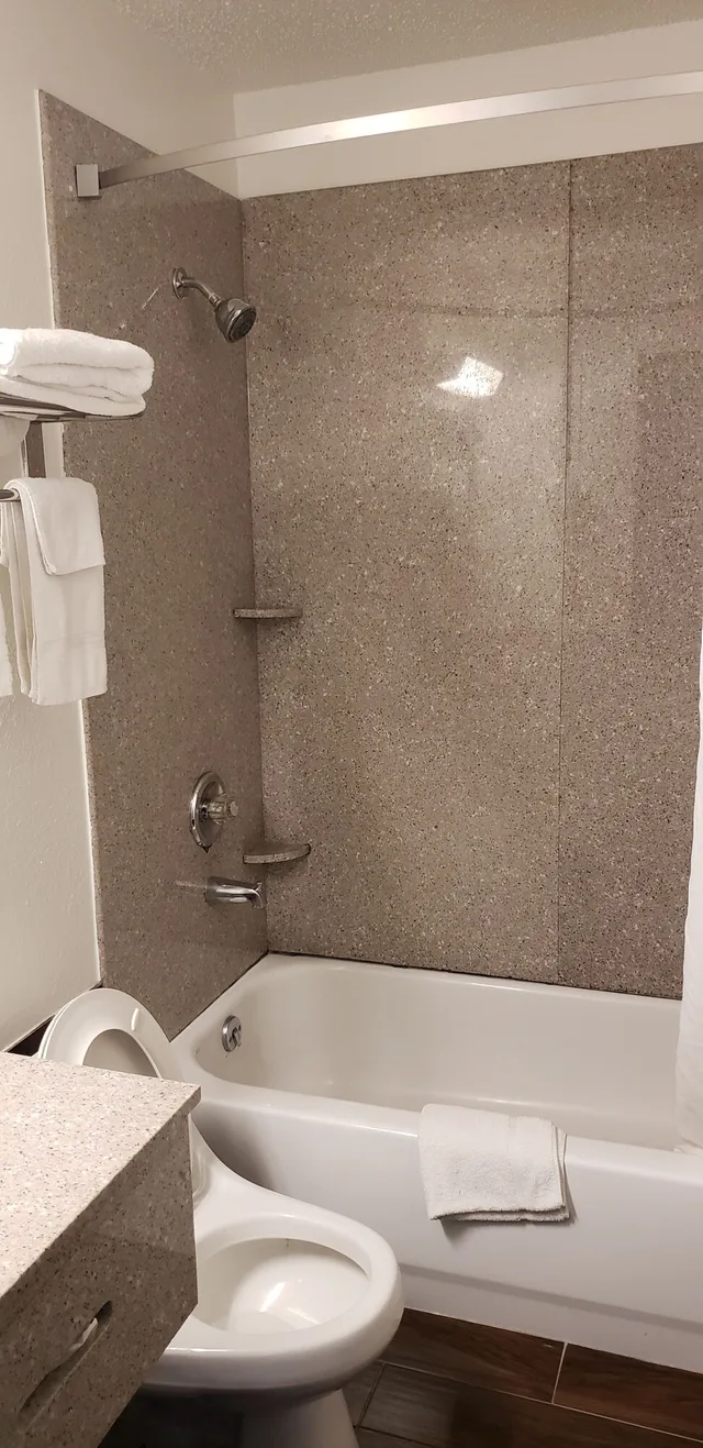 غرفة قياسية بسريرين كوين للمدخنين، Super 8 By Wyndham Champaign 8/10