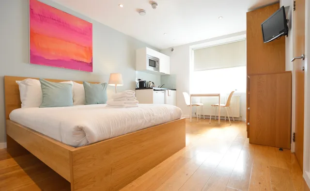 Semi Basement, Studio, Double Bed، Notting Hill Serviced Apartments by Concept Apartments 1/5