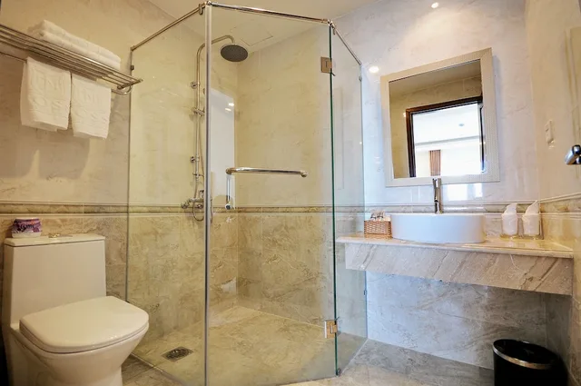 غرفة تنفيذية بسرير كوين بإطلالة على البحر بشرفة، BOSS HOTEL NHA TRANG 4/6