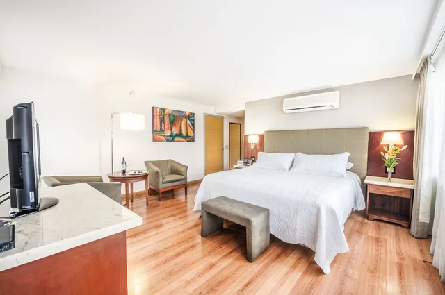 جناح بزنس بسرير كينج بشرفة مع أريكة، Bogota Plaza Hotel 2/6
