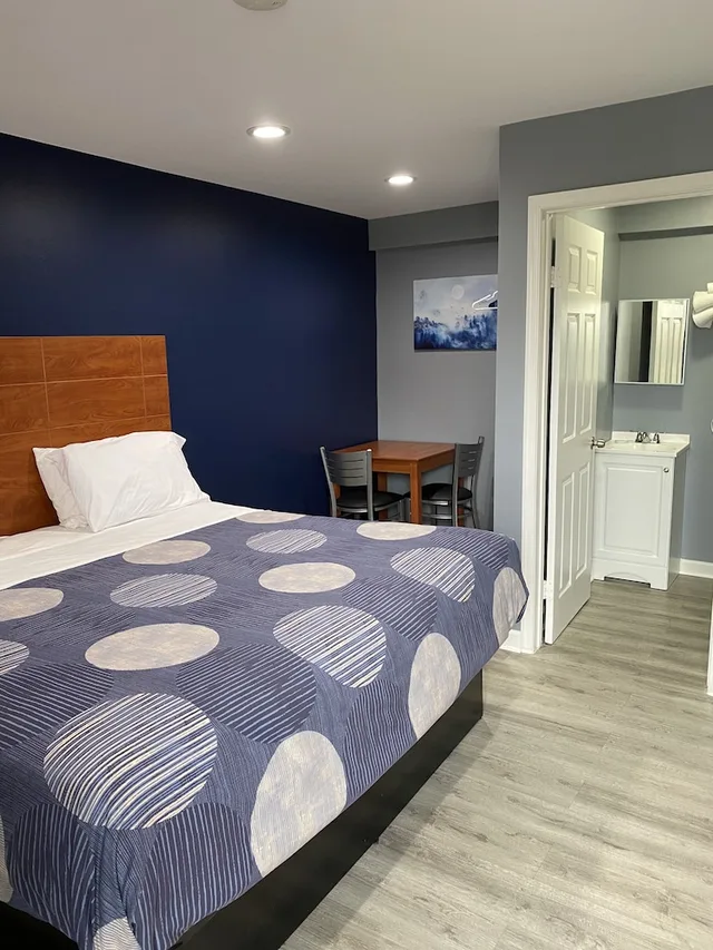 غرفة مفردة بسرير كوين، Dunmore Inn 2/8
