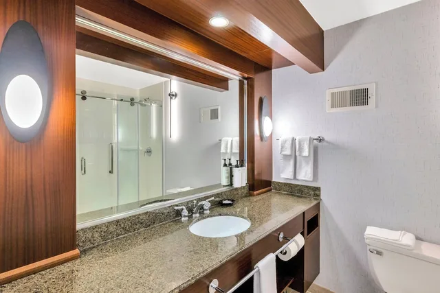 غرفة بريميوم بسرير كوين لذوي الإعاقة، Crowne Plaza Foster City San Mateo 4/6