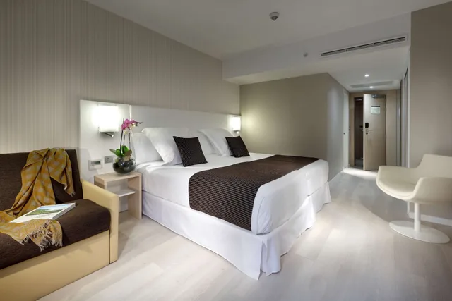 Family, Twin Beds, Sofa, Barcelo Nervion 4/7