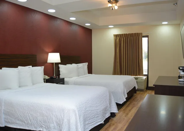 جناح بسريرين مزدوجين بمطبخ صغير، Red Roof Inn Plus Suites Chattanooga Downtown 2/7
