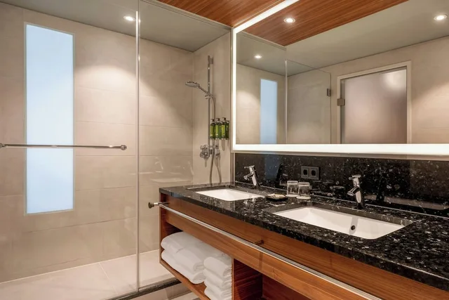 Junior Suite, Studio, King Bed، Vienna Marriott Hotel 5/7