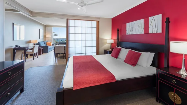3 Bedrooms, Premier, Apartment, Ocean View, Oaks Hervey Bay Resort and Spa 4/10