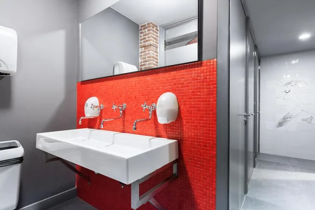 House, Shared Bathroom، Hotel Not Hotel 8/9