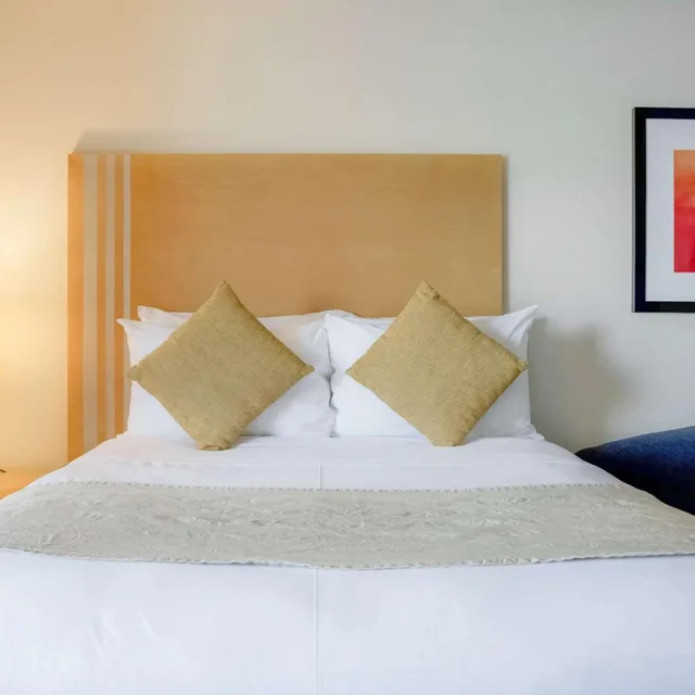 Coast, Suite, King Bed، Coast Osoyoos Beach Hotel 2/5