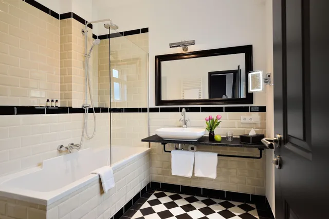 Medium, Single, King Bed، Syte Boutique Hotel Mannheim 2/2