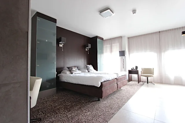غرفة ديلوكس بسريرين منفصلين، Golden Tulip West Ende 2/4
