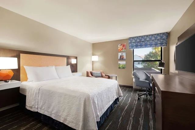 غرفة بسرير كوين، Hampton Inn Tracy 1/3
