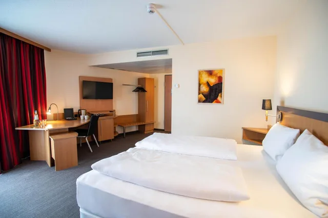 غرفة بسرير كينج بشرفة، Best Western Conference Airporthotel Frankfurt-Moerfelden 1/10