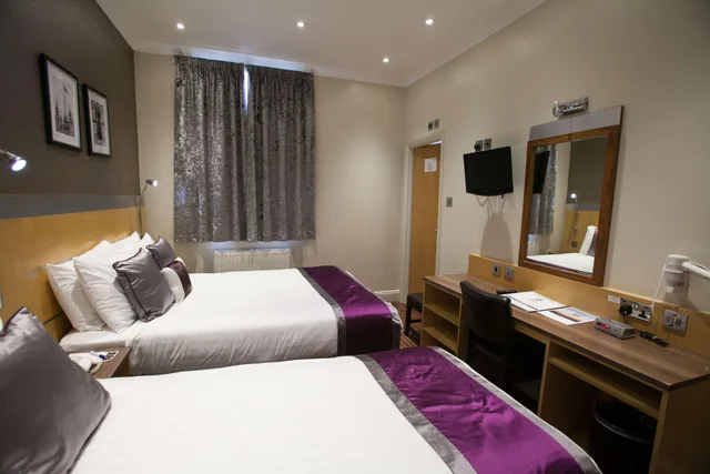 غرفة بسرير مزدوج وسرير فردي في الملحق، Best Western Victoria Palace 1/2