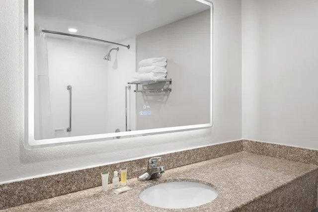 غرفة بسريرين مزدوجين، Days Hotel by Wyndham Williamsburg I-64 7/9