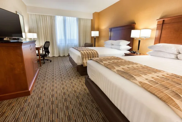 غرفة بسريرين كوين، Drury Plaza Hotel Indianapolis Carmel 2/4