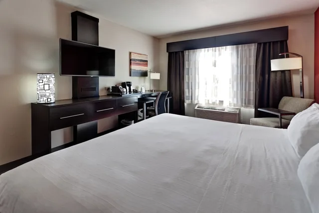 غرفة قياسية بسرير كينج، Holiday Inn Express & Suites Wichita Northwest Maize K-96 2/4