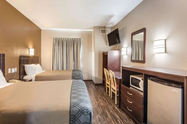 غرفة بسريرين مزدوجين، Econo Lodge Morristown West 2/4