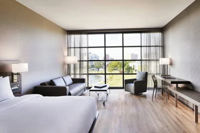 غرفة بسرير كينج بإطلالة على المدينة مع أريكة، Ac Hotel Huntsville Downtown 1/8