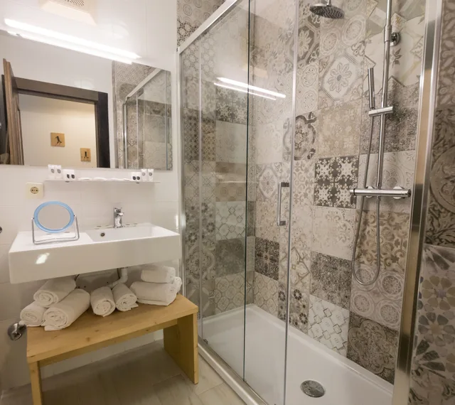 غرفة ثلاثية بسرير مزدوج وسرير فردي، Family Hotel Schloss Rosenegg 5/6