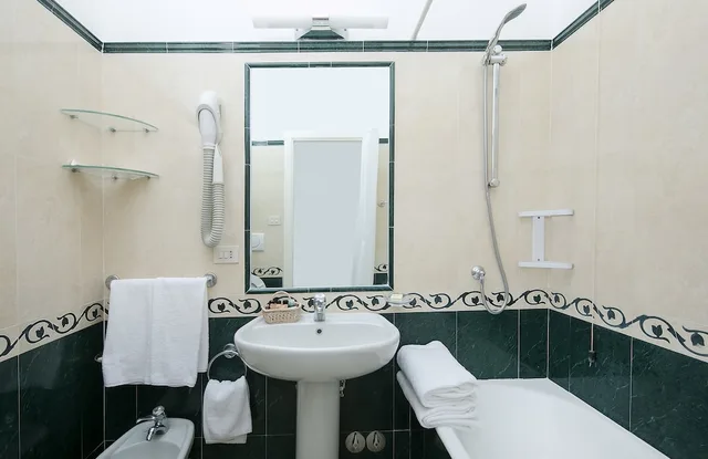 غرفة سوبيريور بسريرين منفصلين بإطلالة على البحر، Hotel Bellavista 4/4