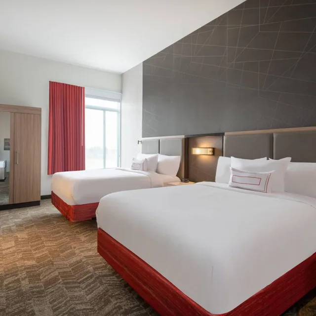 جناح بسرير كوين مع أريكة لذوي الإعاقة، SpringHill Suites by Marriott Denver Parker 1/4