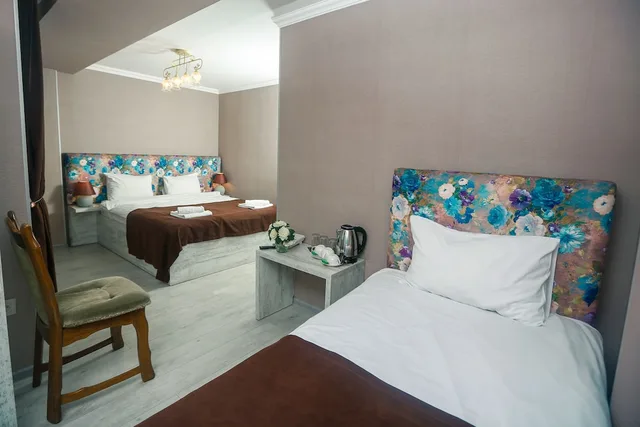 غرفة عائلية بسرير مزدوج وسرير فردي، New Metekhi Hotel 6/7