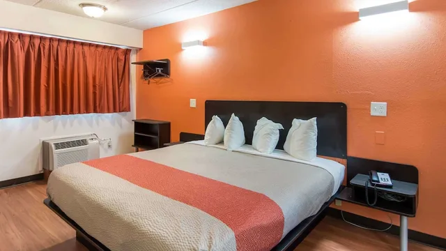 غرفة قياسية بسرير كينج للمدخنين، Motel6 Richmond, VA - Midlothian Turnpike 3/10