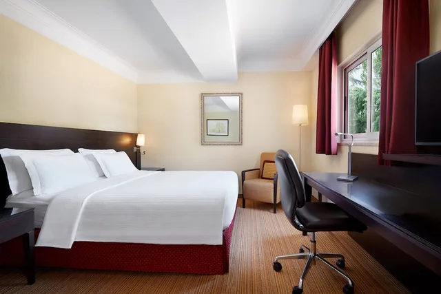 غرفة بسرير كينج، Courtyard By Marriott Rome Central Park 3/5