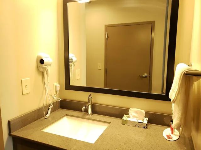 جناح استوديو بسرير كينج، Super 8 by Wyndham St. Louis North 3/3