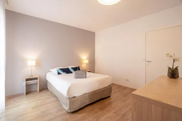 Upgrade, Queen Bed، Quality Aparthotel Bourgoin-Jallieu 2/4