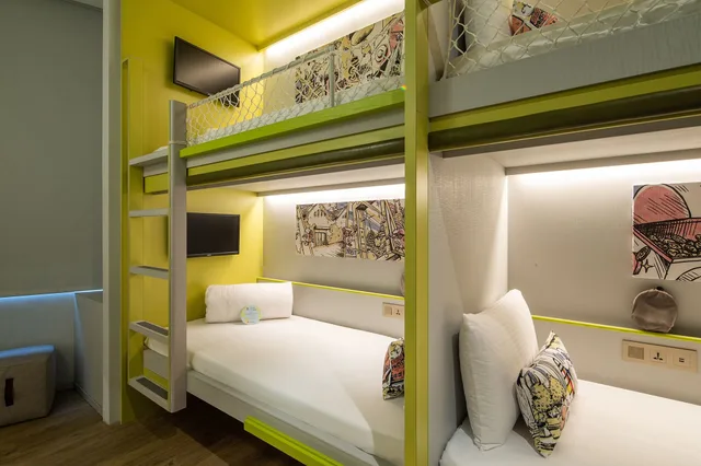 Standard, Quadruple, 2 Bunk Beds, No Window، Hua Shan Din By Cosmos Creation 1/3
