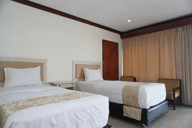 غرفة سوبيريور بسريرين منفصلين بإطلالة على البحيرة بشرفة، Siantar Hotel Parapat 2/2