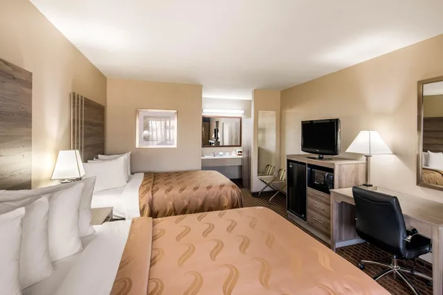 غرفة قياسية بسريرين كوين للمدخنين، Quality Inn Paris 9/10
