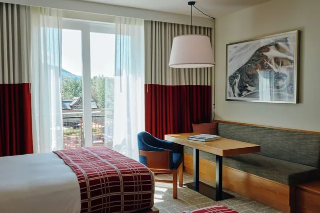 Deluxe, King Bed, Accessible, Limelight Ketchum Idaho 5/7