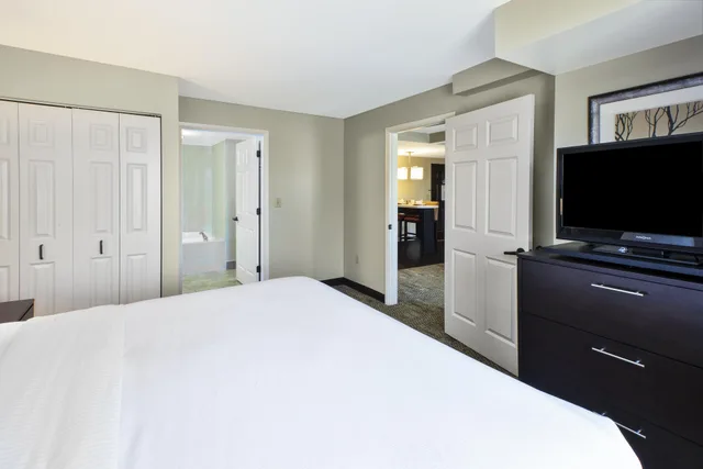 2 Bedrooms, Suite, Staybridge Suites Cleveland Mayfield Heights Beachwood 2/4
