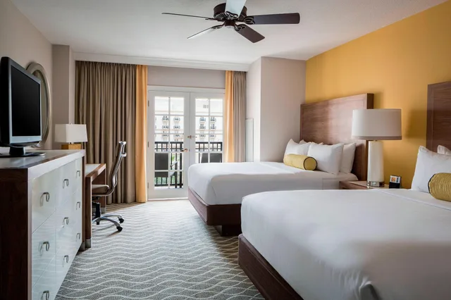 Emerald Bay, Guest Room, 2 Queen Beds, Atrium View, Balcony، Gaylord Palms Resort & Convention Center 2/5