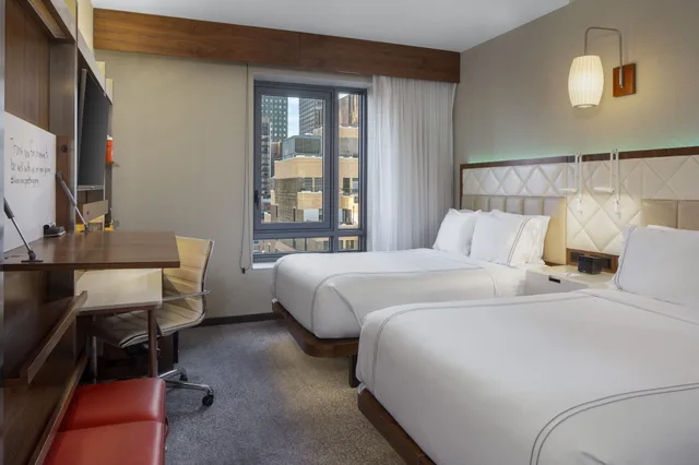 غرفة بريميوم بسريرين مزدوجين بإطلالة على المدينة، Even Hotels New York - Midtown East, an IHG Hotel 2/10