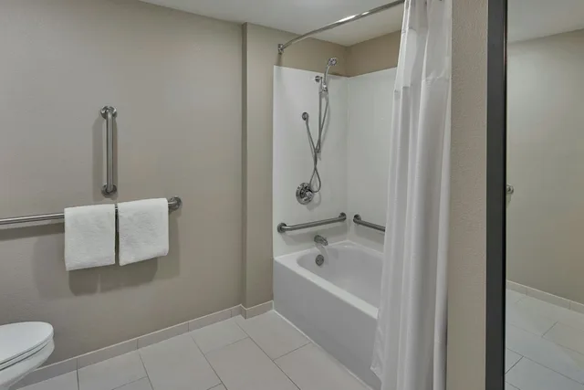 جناح بسرير كوين لذوي الإعاقة، SpringHill Suites by Marriott Atlanta Alpharetta 4/6