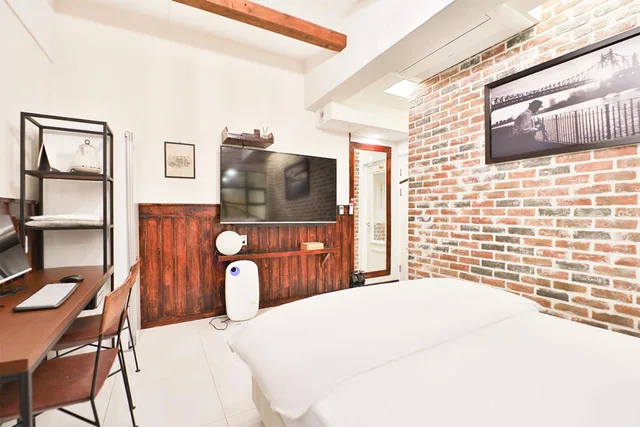 جناح جونيور، February Hotel Hwanggeum 6/10